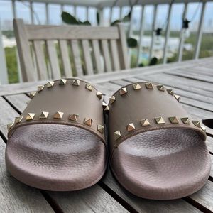 Valentino Rockstud rubber slider sandal